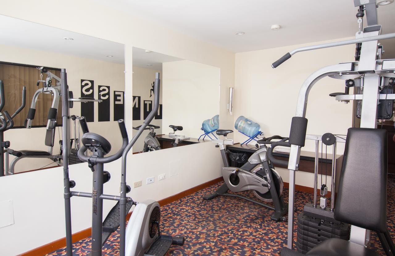 Socialtel Quito Hotel ภายนอก รูปภาพ