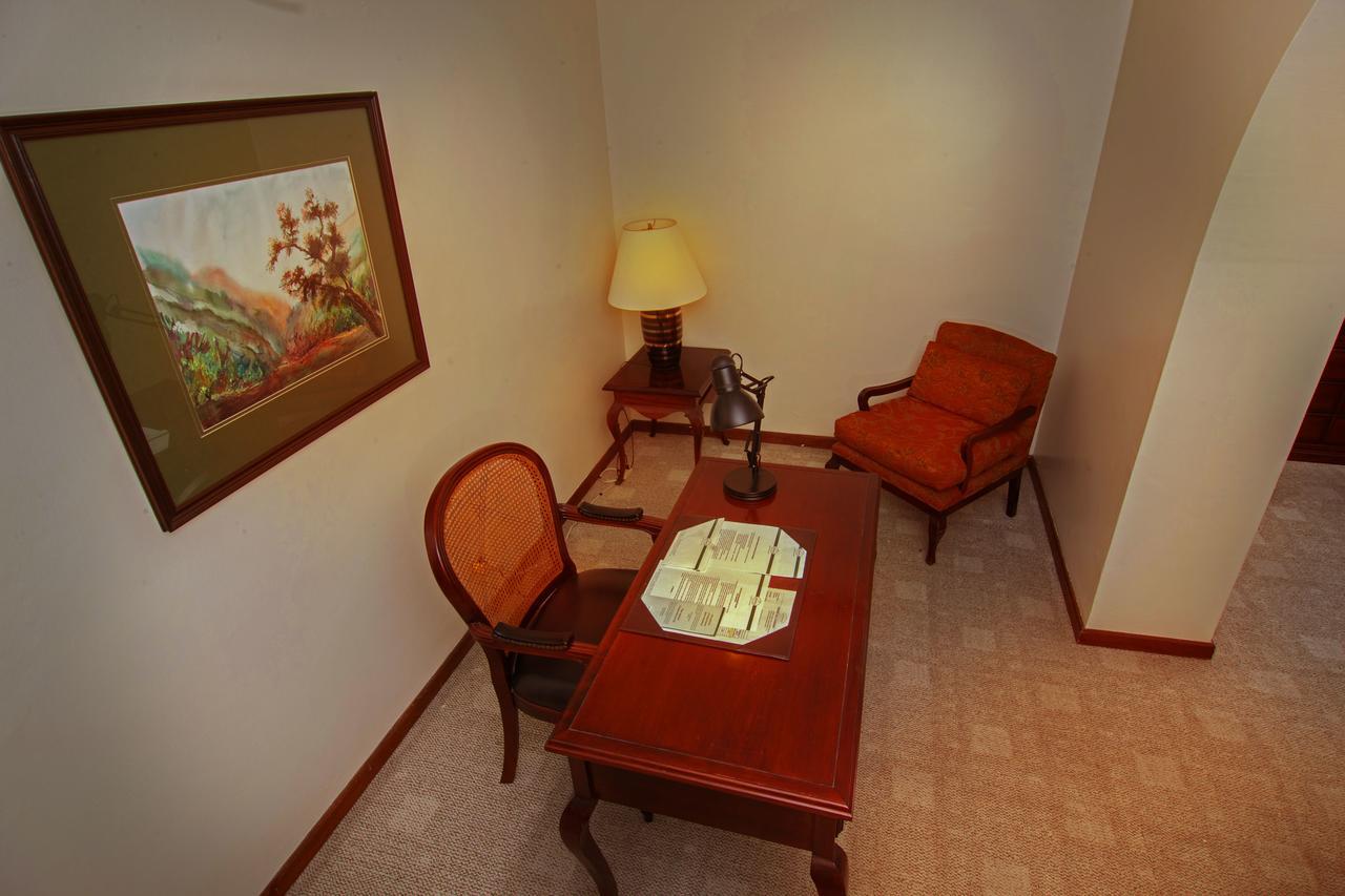 Socialtel Quito Hotel ภายนอก รูปภาพ
