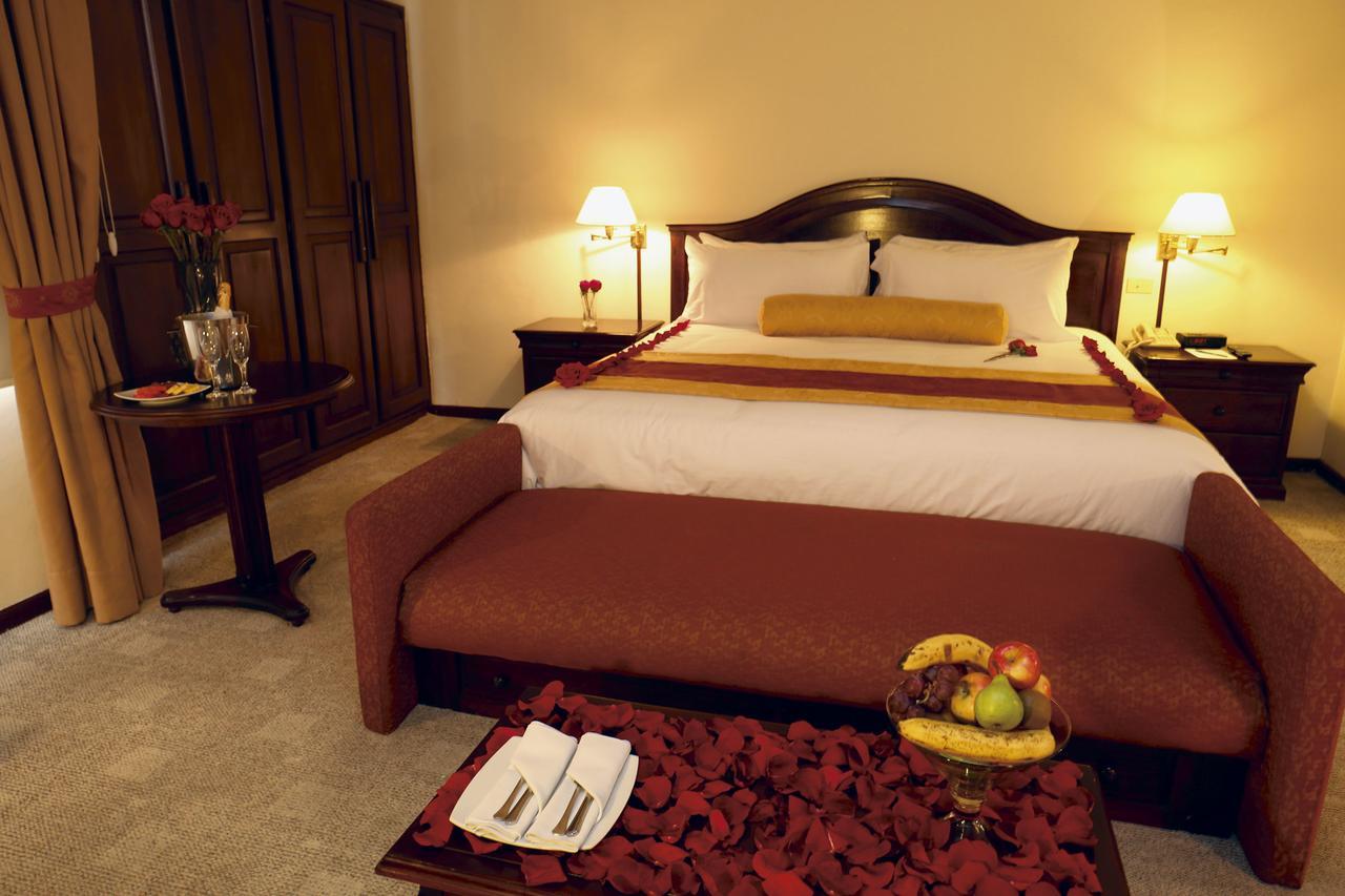 Socialtel Quito Hotel ภายนอก รูปภาพ
