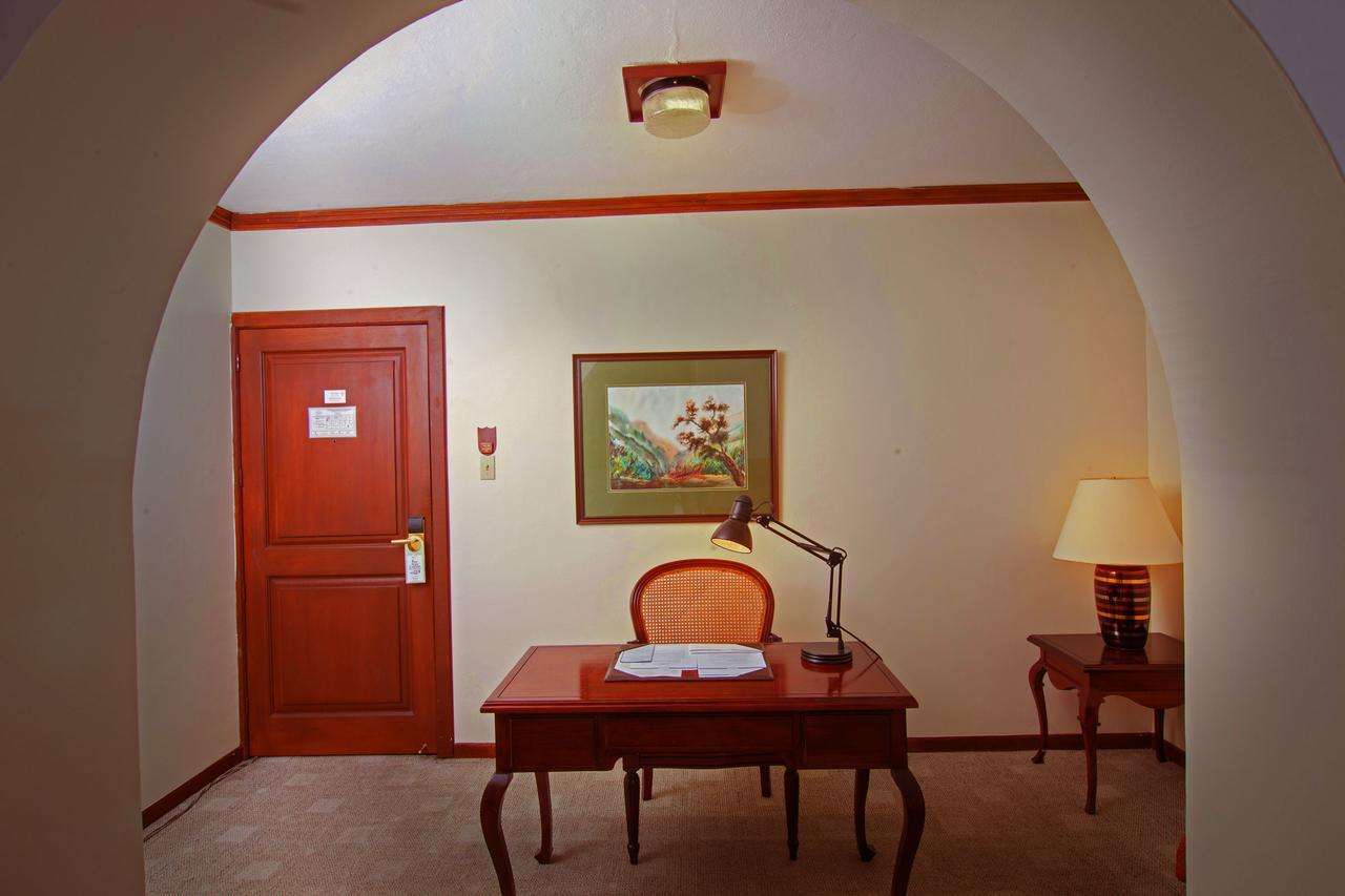 Socialtel Quito Hotel ภายนอก รูปภาพ