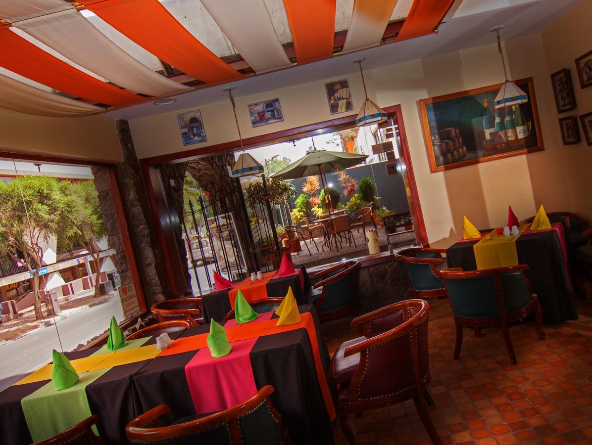 Socialtel Quito Hotel ภายนอก รูปภาพ