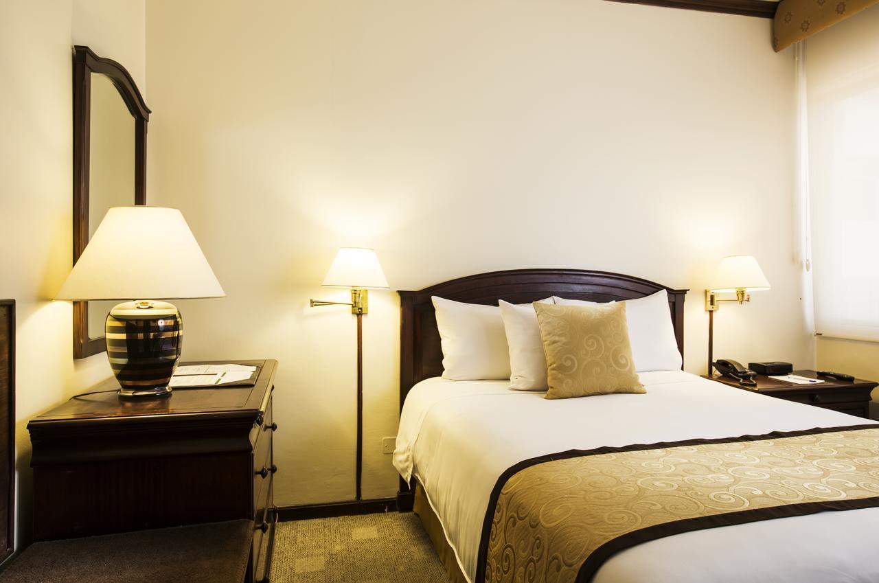 Socialtel Quito Hotel ภายนอก รูปภาพ